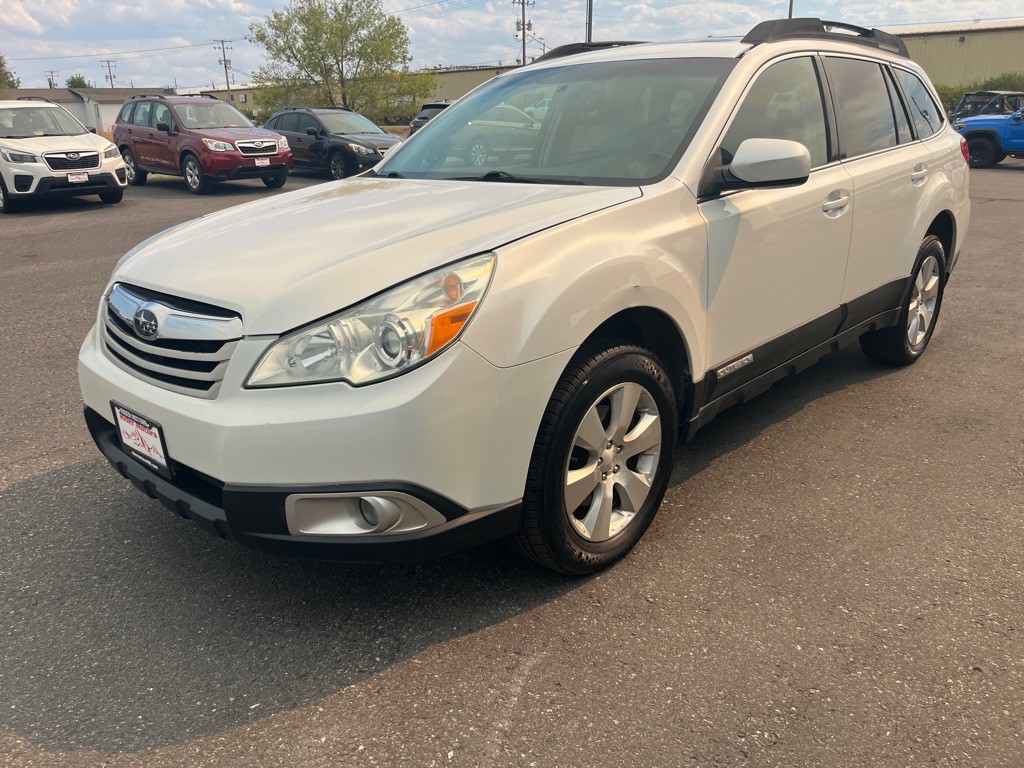 2011 Subaru Outback Image 2