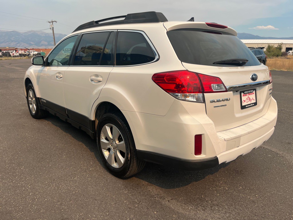 2011 Subaru Outback Image 3