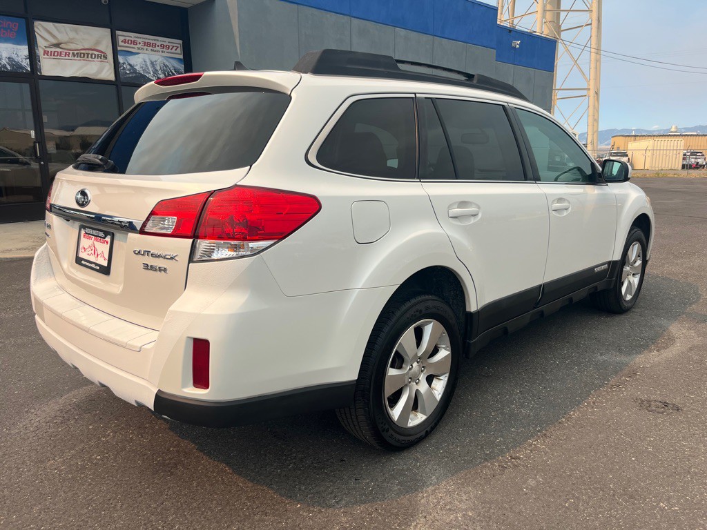 2011 Subaru Outback Image 4