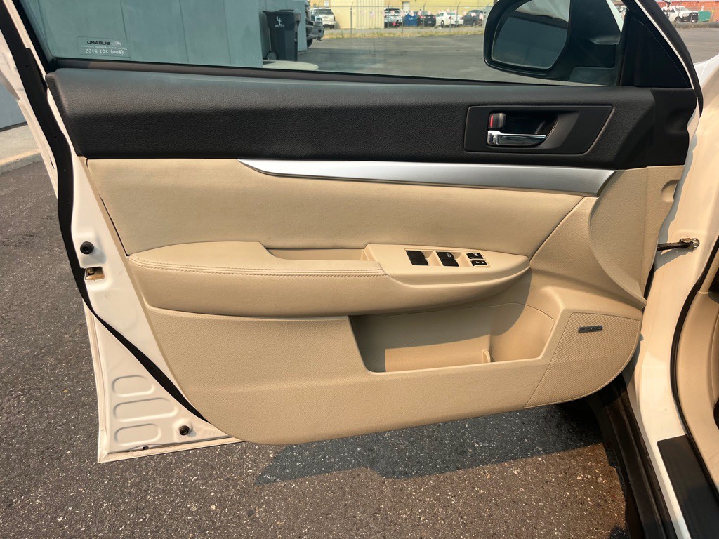 2011 Subaru Outback Image 11