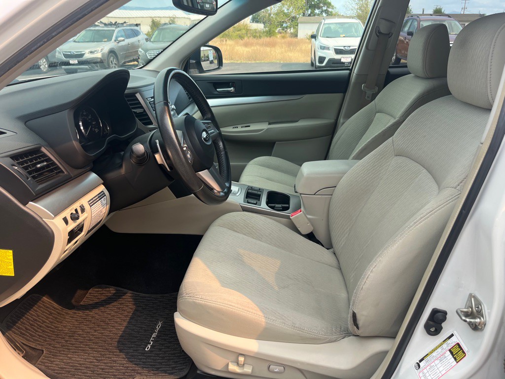 2011 Subaru Outback Image 12