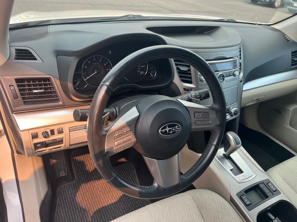2011 Subaru Outback Image 13