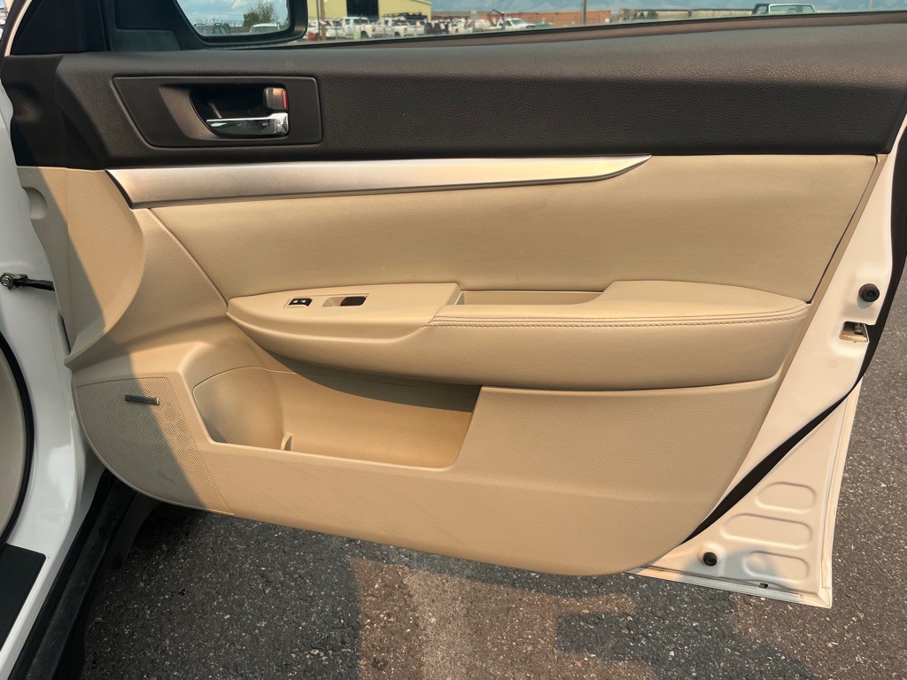 2011 Subaru Outback Image 16