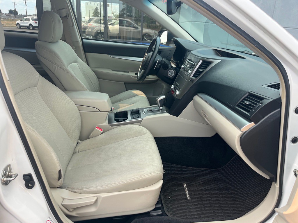 2011 Subaru Outback Image 17