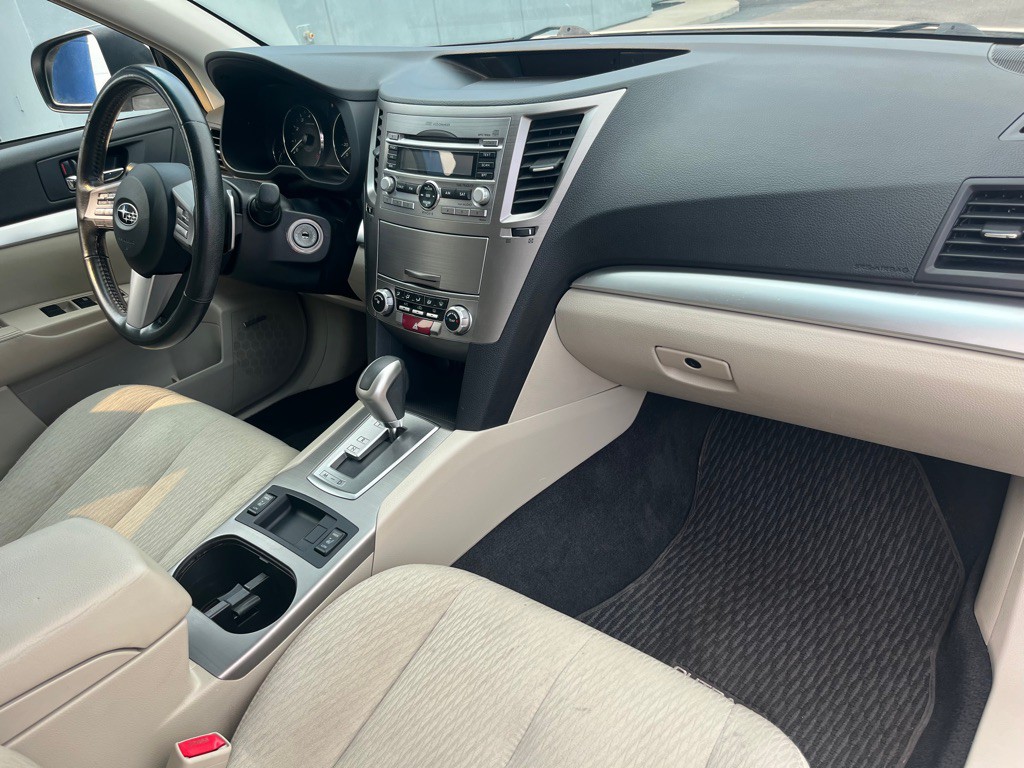 2011 Subaru Outback Image 18