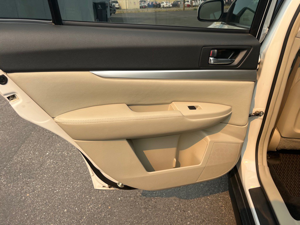 2011 Subaru Outback Image 22