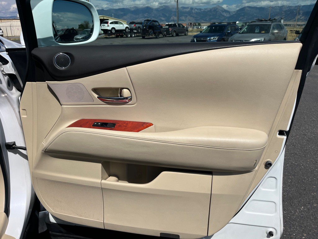 2011 Lexus RX Image 16
