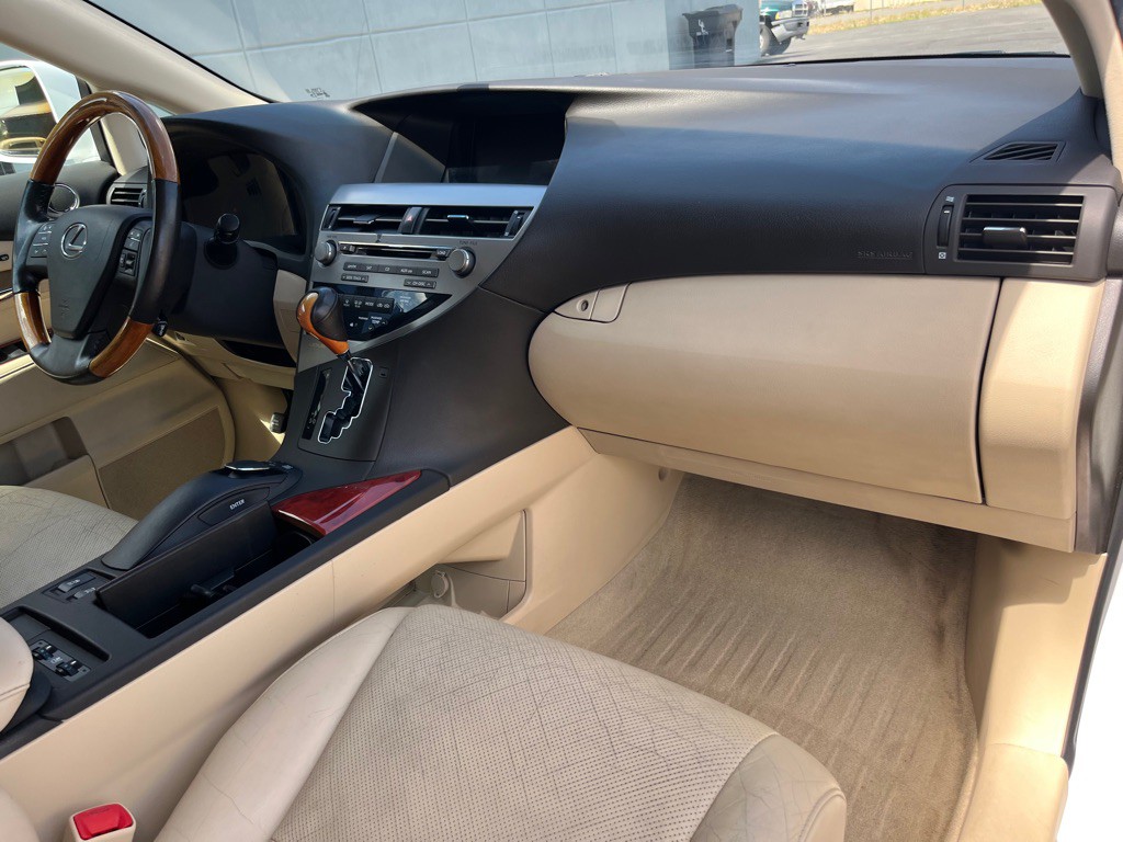 2011 Lexus RX Image 18