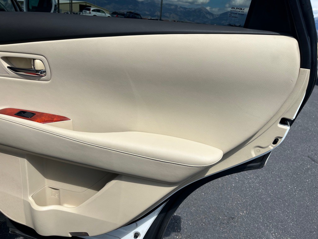 2011 Lexus RX Image 20