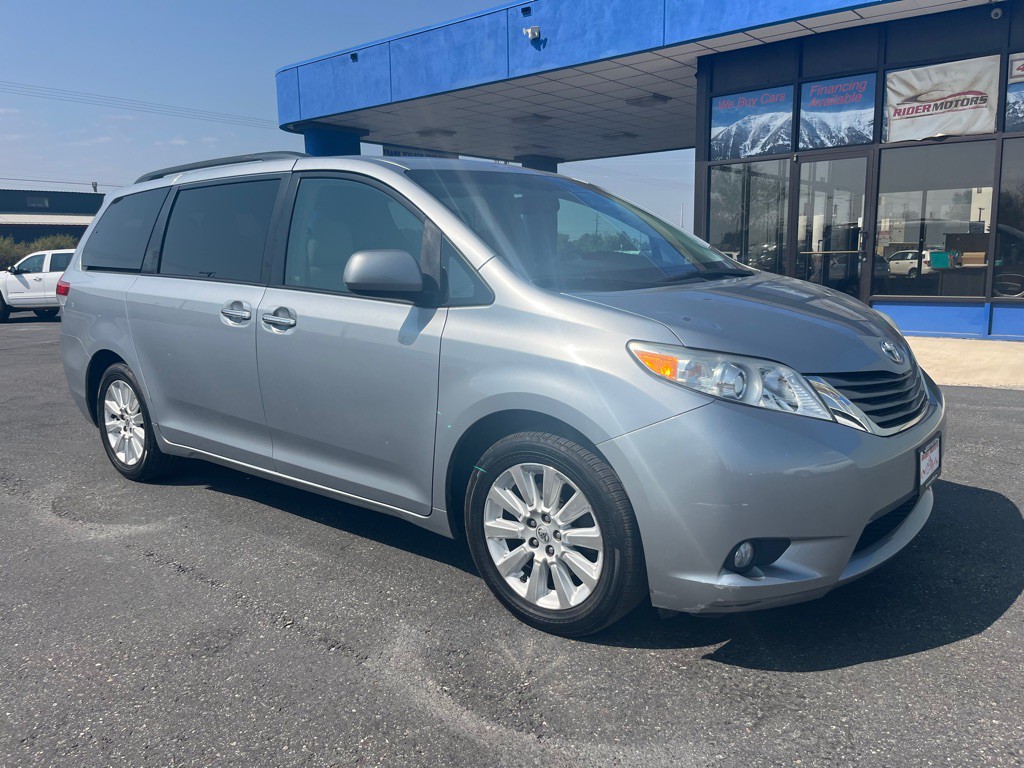 2011 Toyota Sienna Image 1