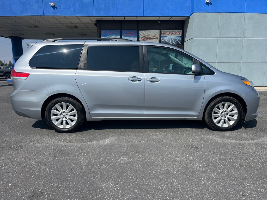 2011 Toyota Sienna Image 5