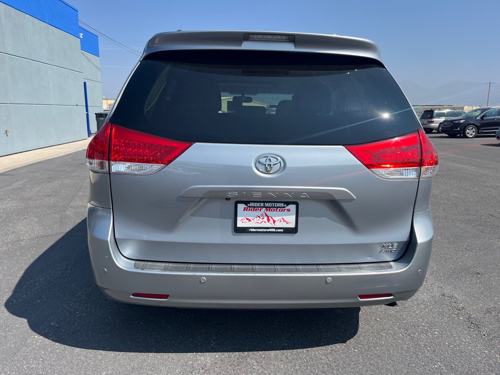 2011 Toyota Sienna Image 8