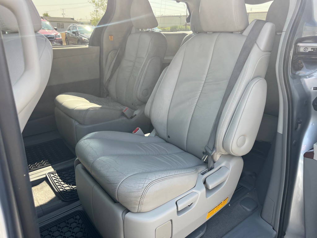 2011 Toyota Sienna Image 20