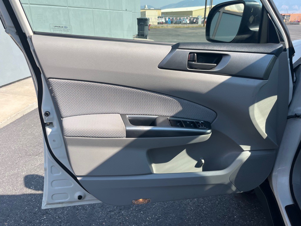 2013 Subaru Forester Image 11