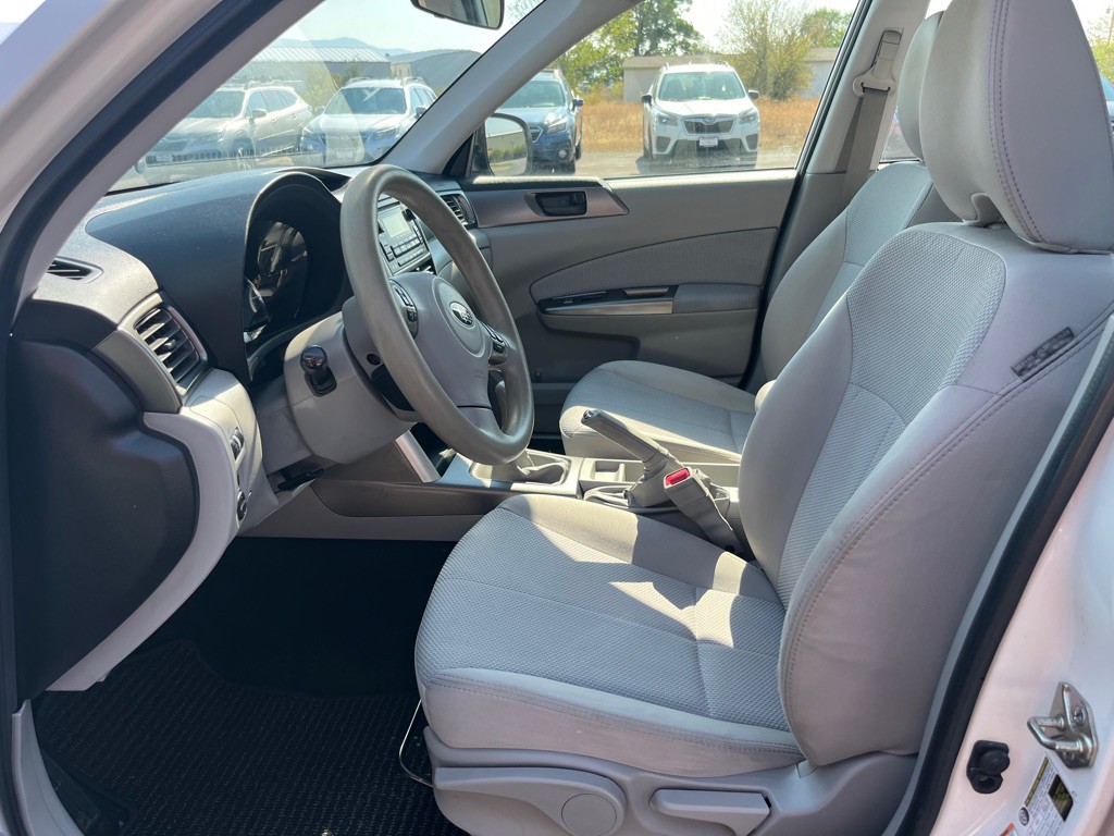 2013 Subaru Forester Image 12