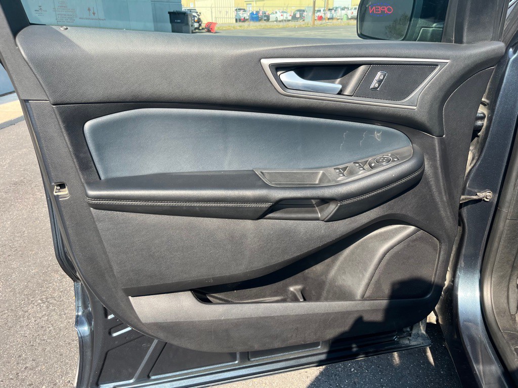 2022 Ford Edge Image 11