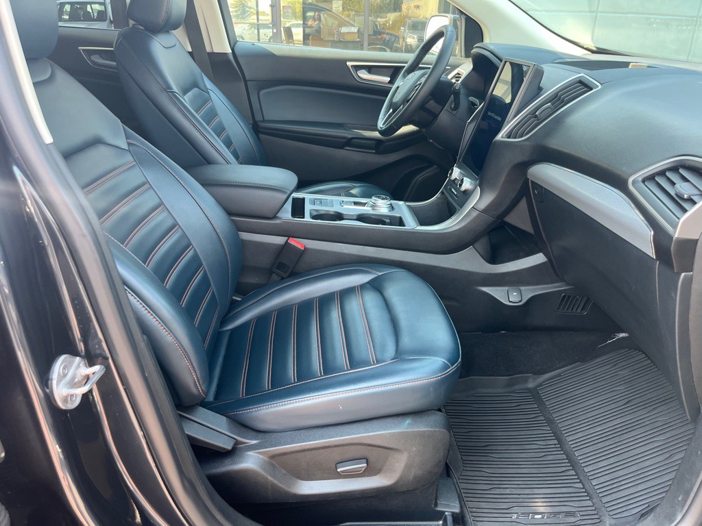 2022 Ford Edge Image 16