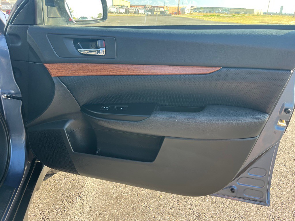 2014 Subaru Outback Image 16