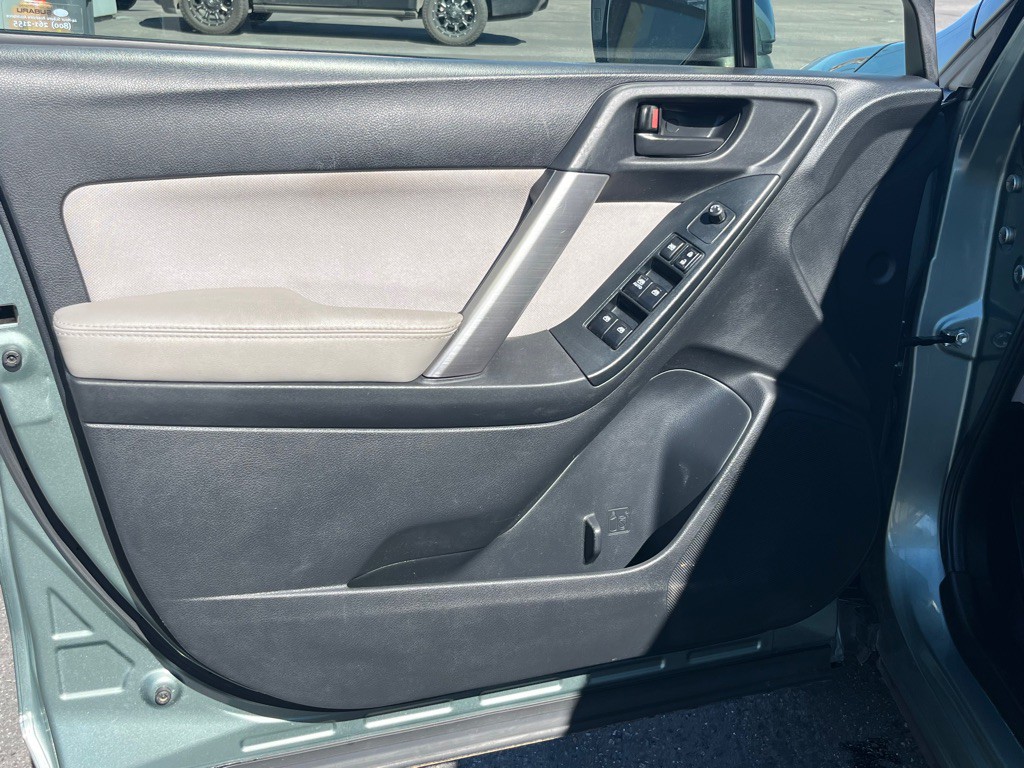 2016 Subaru Forester Image 11