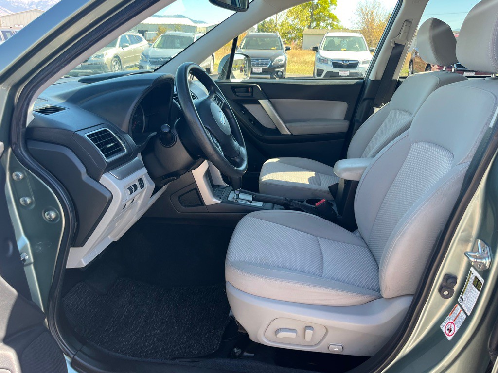2016 Subaru Forester Image 12