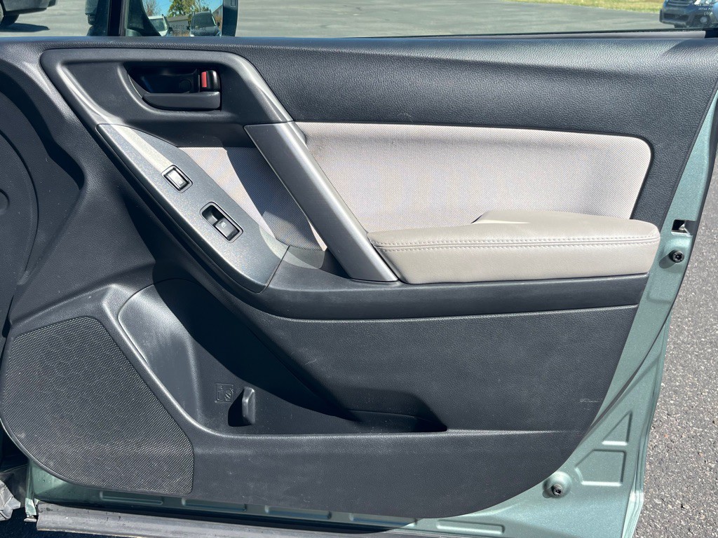 2016 Subaru Forester Image 15