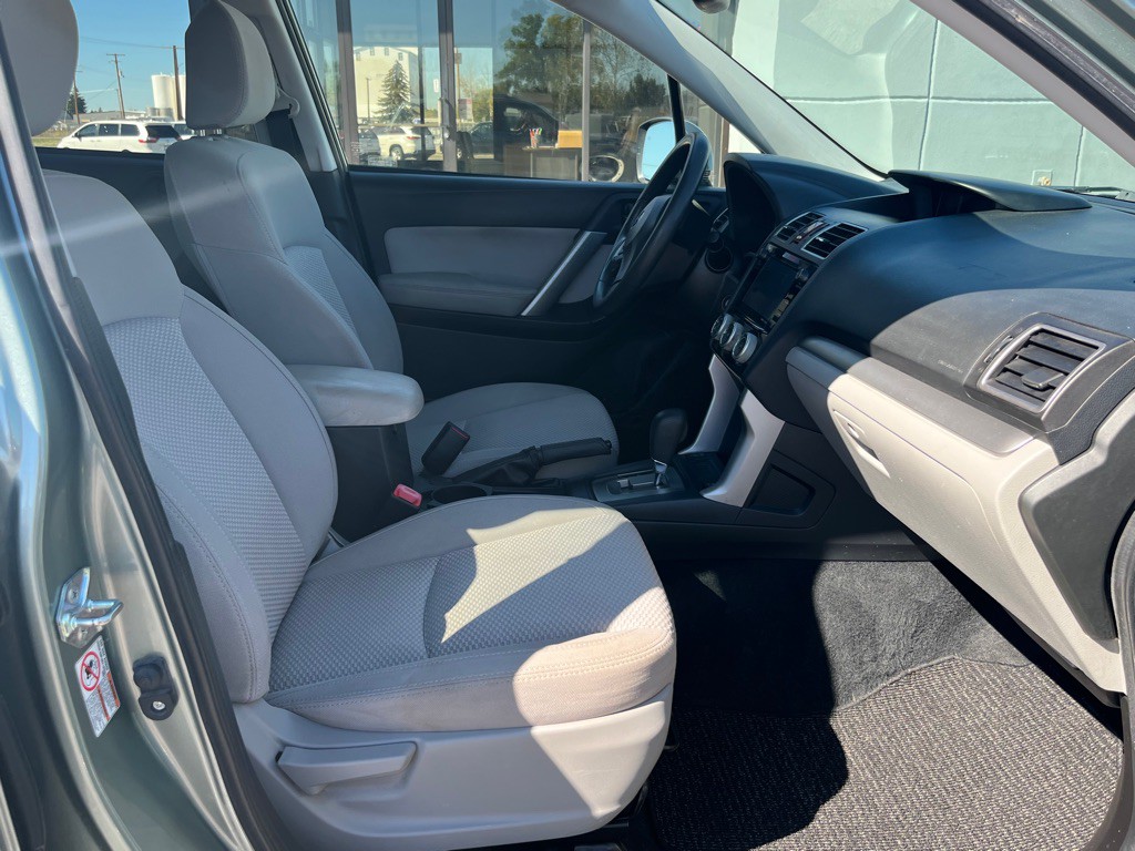 2016 Subaru Forester Image 16