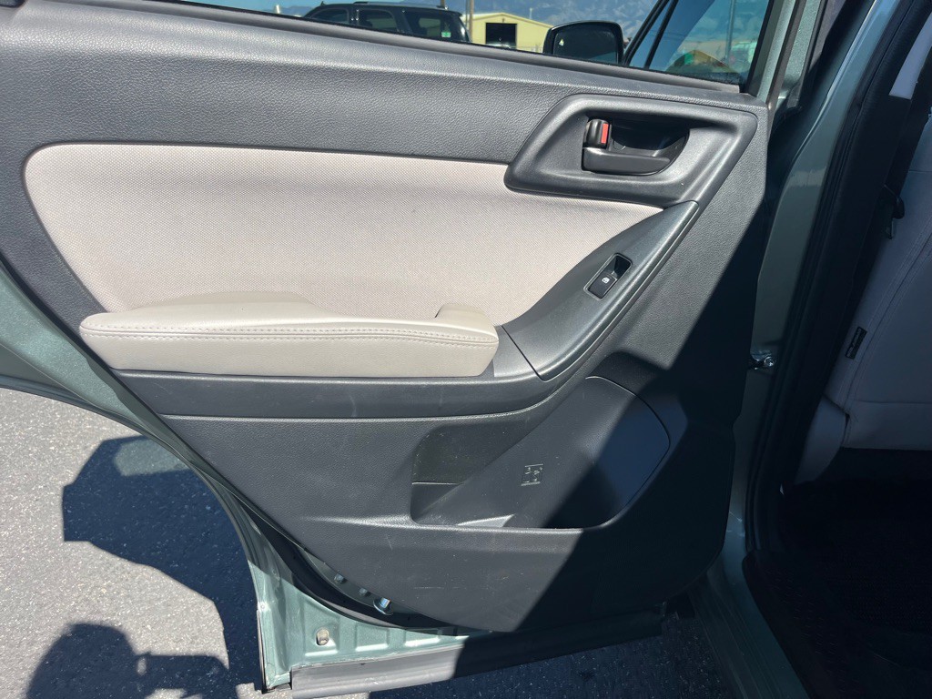 2016 Subaru Forester Image 22
