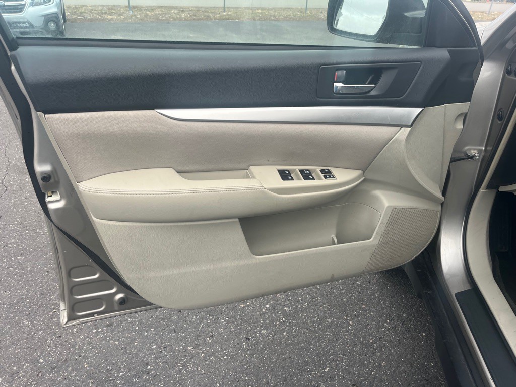 2014 Subaru Outback Image 10