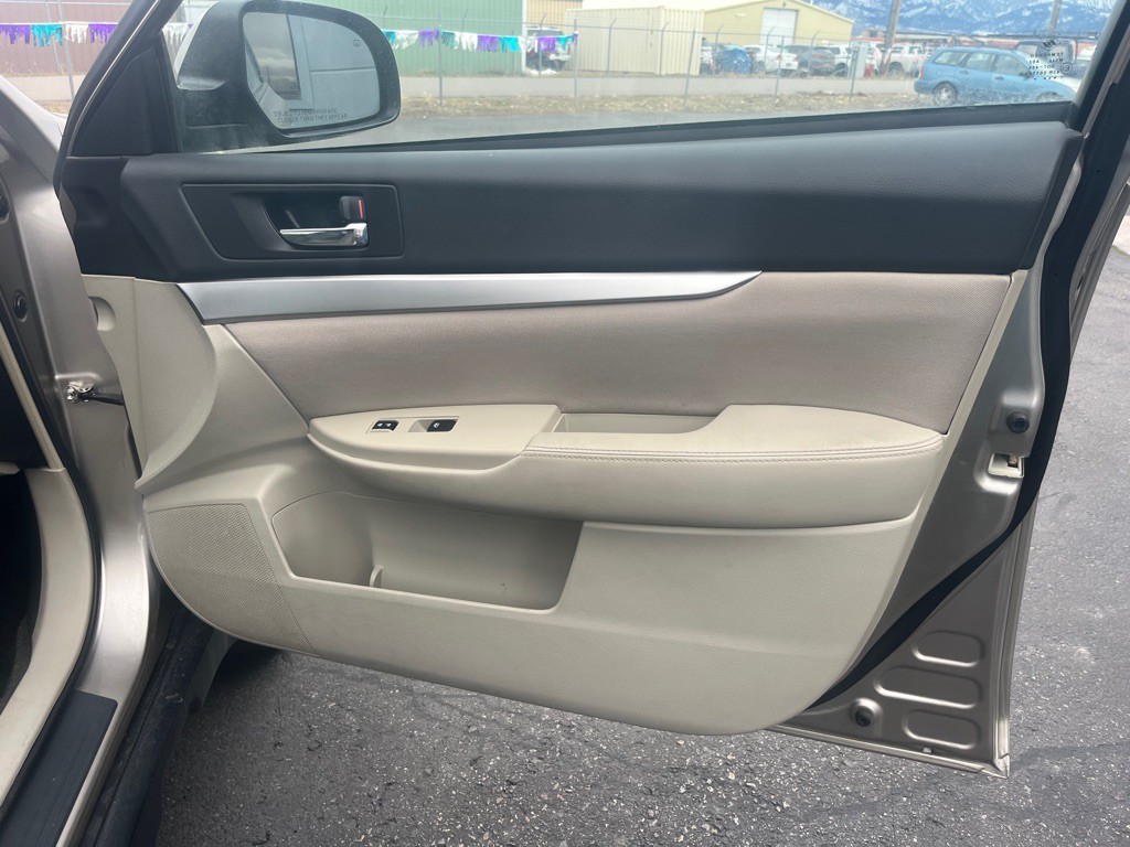 2014 Subaru Outback Image 13