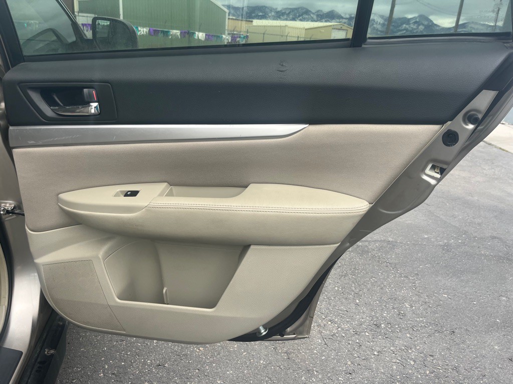 2014 Subaru Outback Image 17