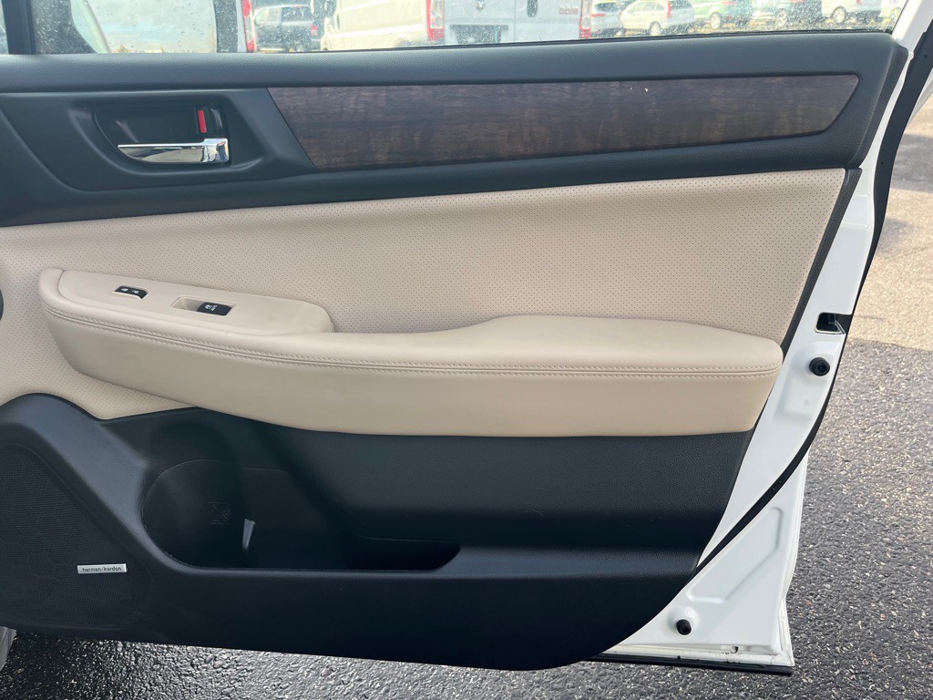 2016 Subaru Outback Image 17