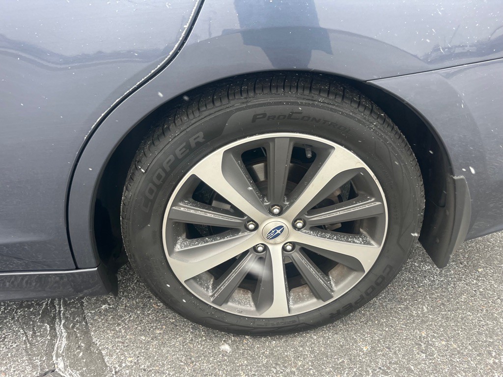 2017 Subaru Legacy Image 9