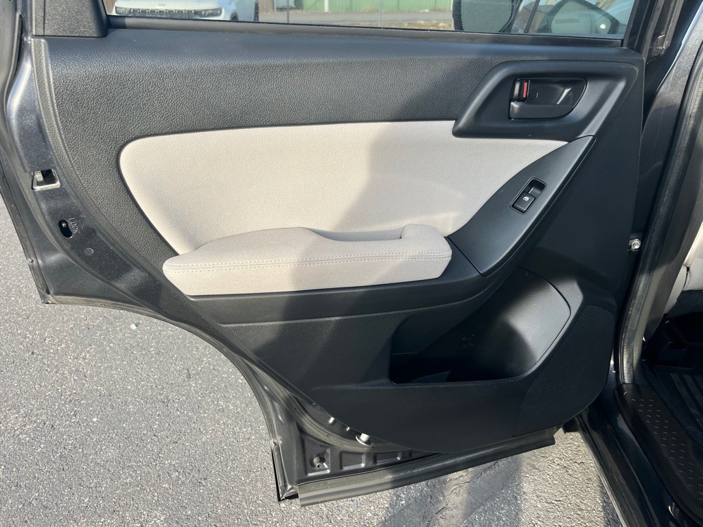 2014 Subaru Forester Image 21