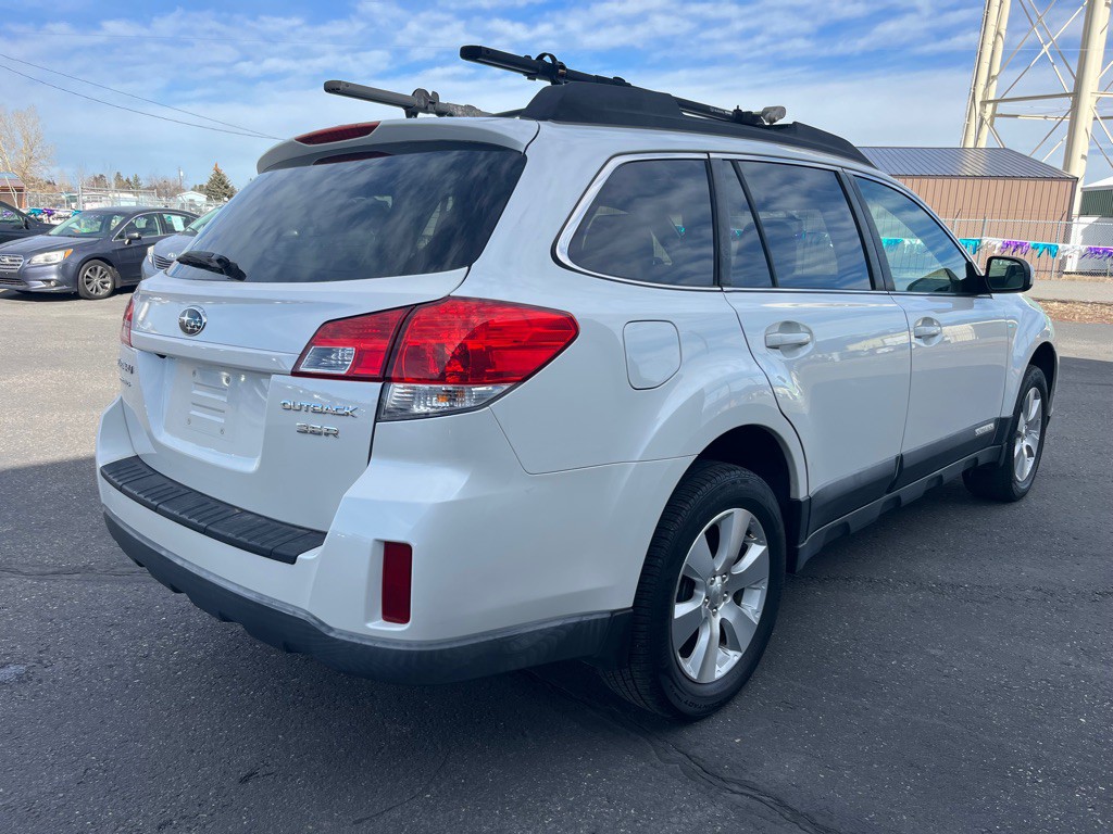 2010 Subaru Outback Image 3