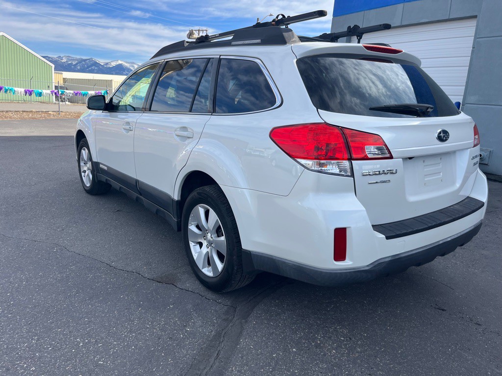 2010 Subaru Outback Image 4