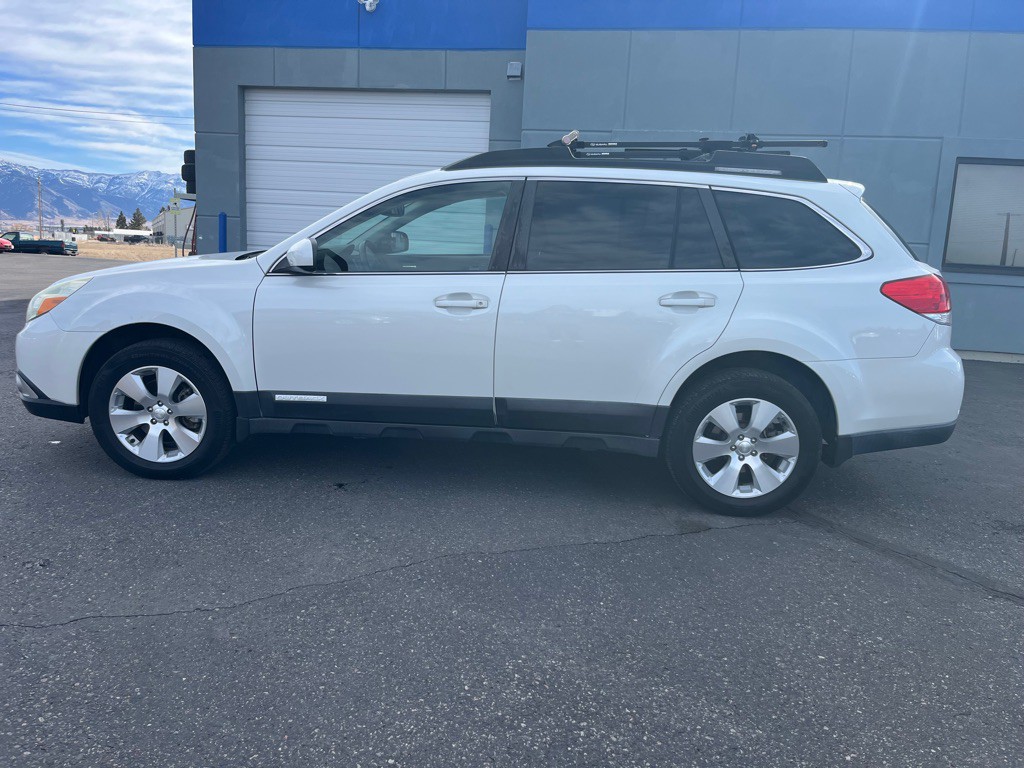 2010 Subaru Outback Image 5