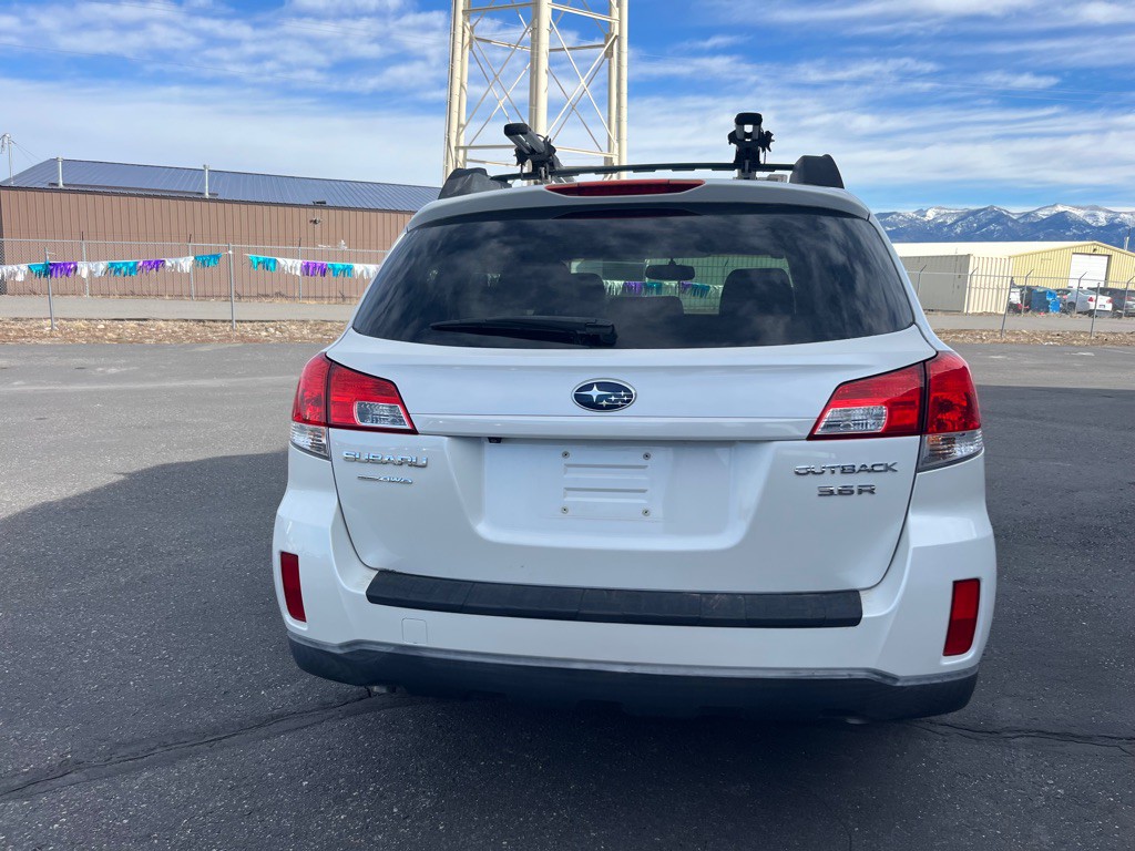 2010 Subaru Outback Image 8