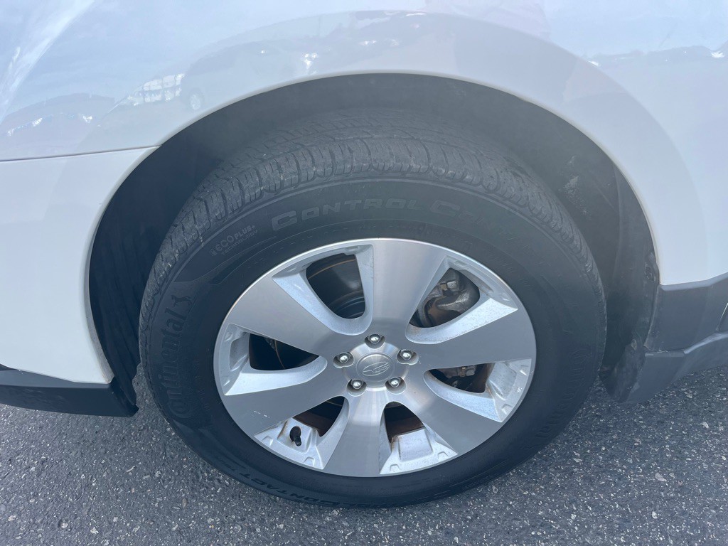 2010 Subaru Outback Image 10