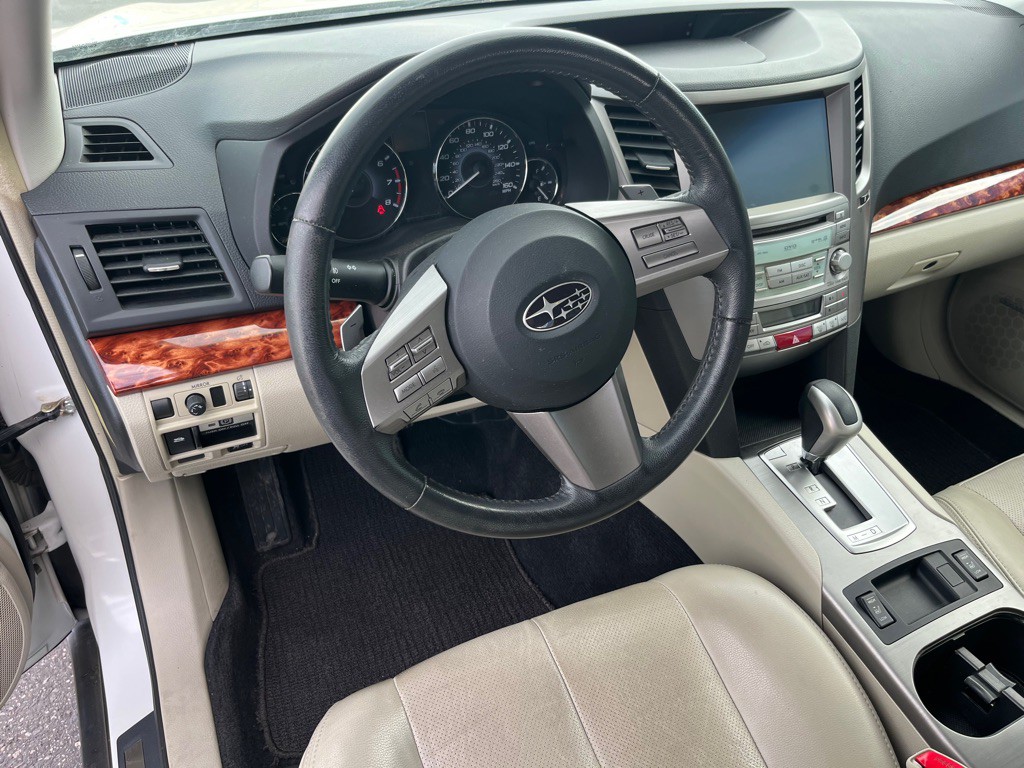 2010 Subaru Outback Image 13