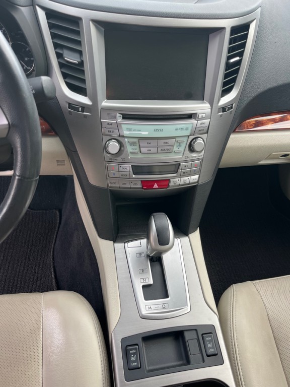 2010 Subaru Outback Image 14