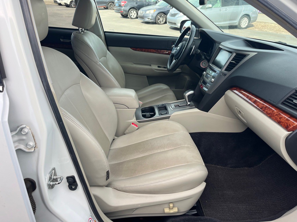 2010 Subaru Outback Image 18