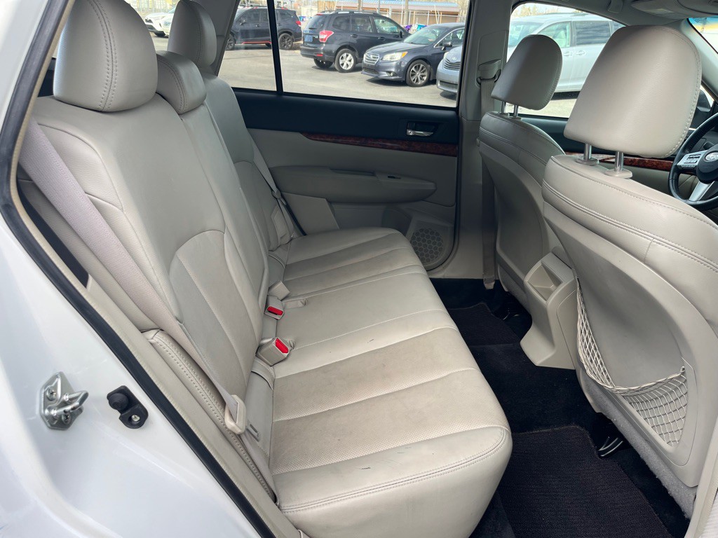 2010 Subaru Outback Image 22