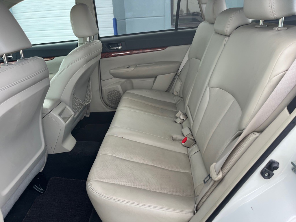 2010 Subaru Outback Image 24