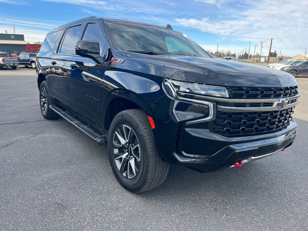 2022 Chevrolet Suburban Image 2