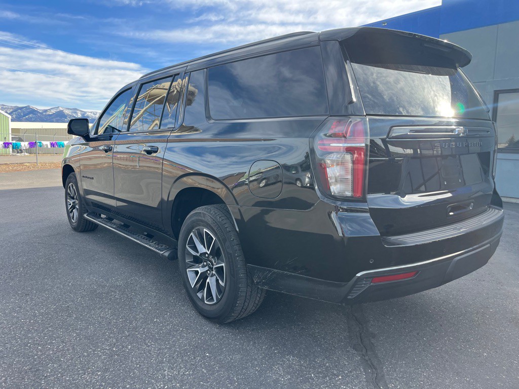 2022 Chevrolet Suburban Image 4