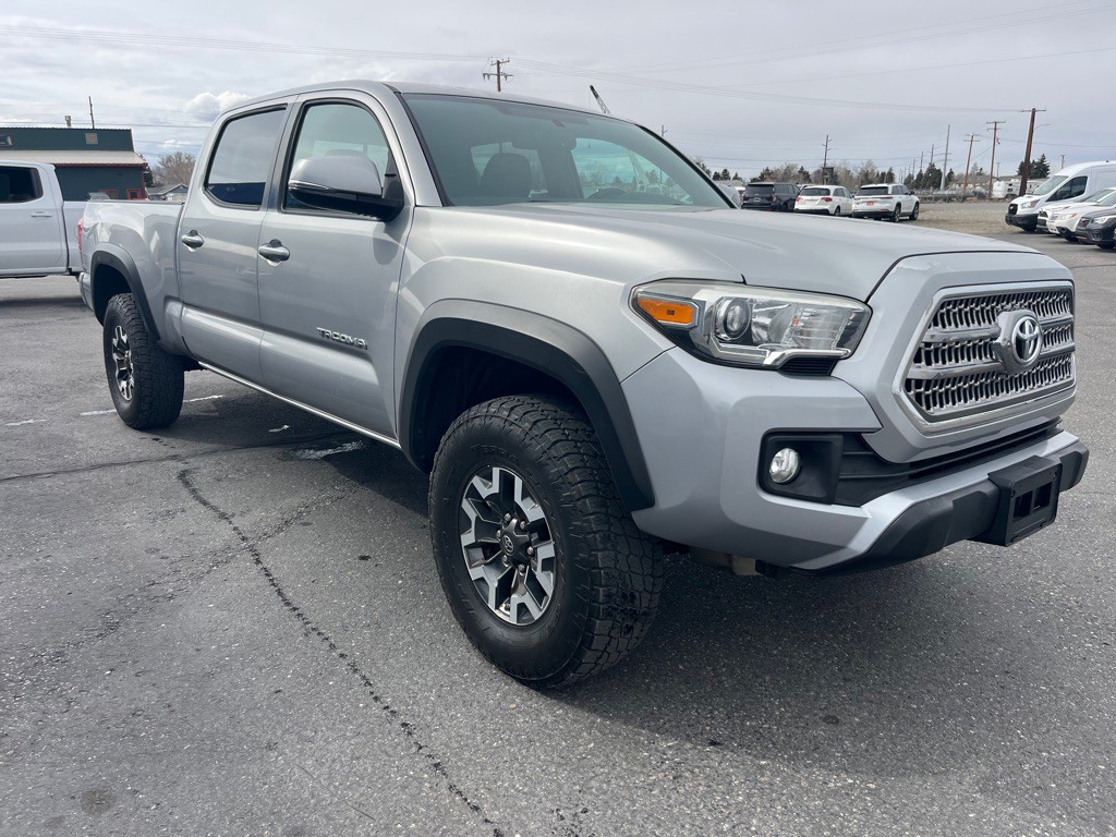 2017 Toyota Tacoma Image 2