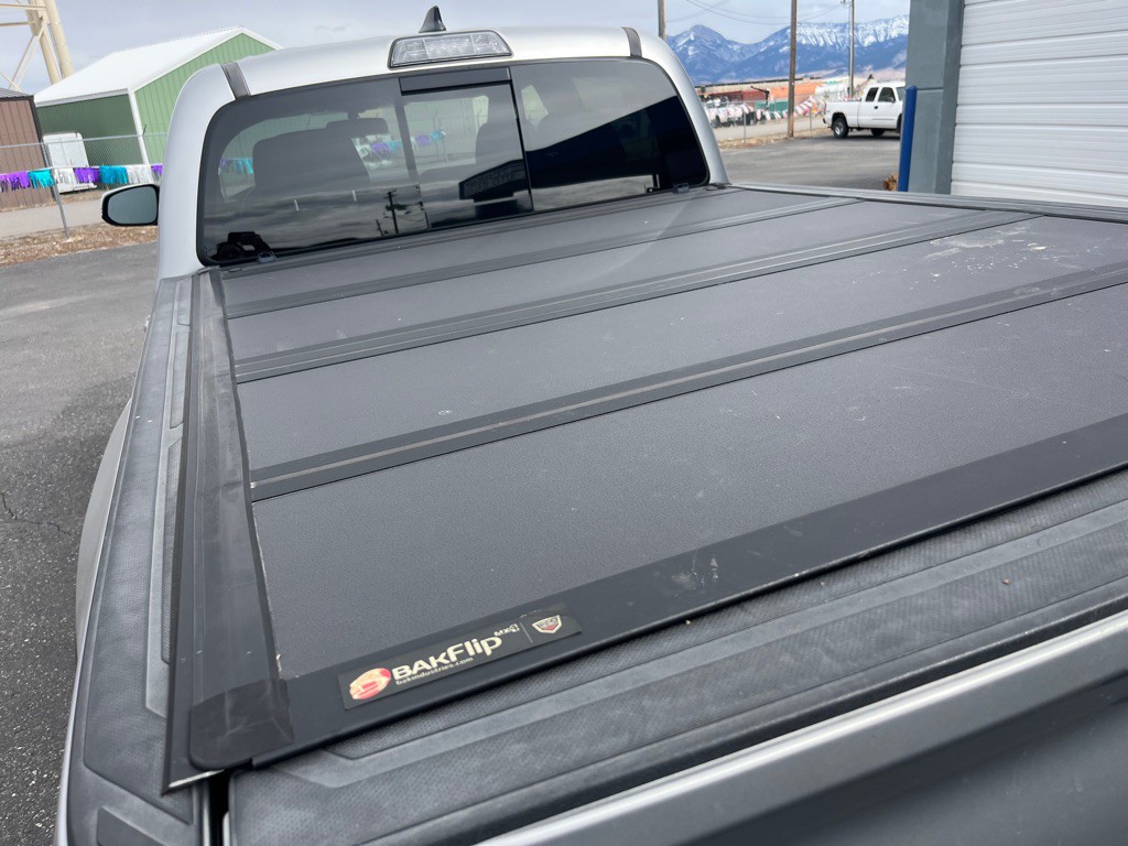 2017 Toyota Tacoma Image 9