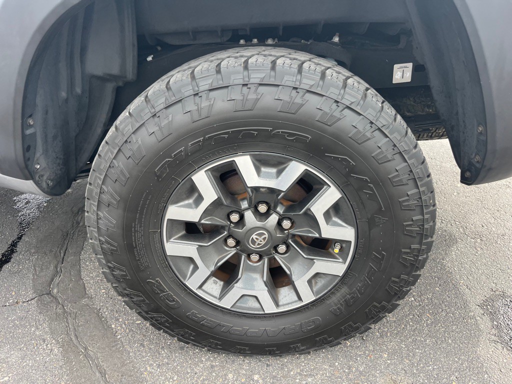 2017 Toyota Tacoma Image 11