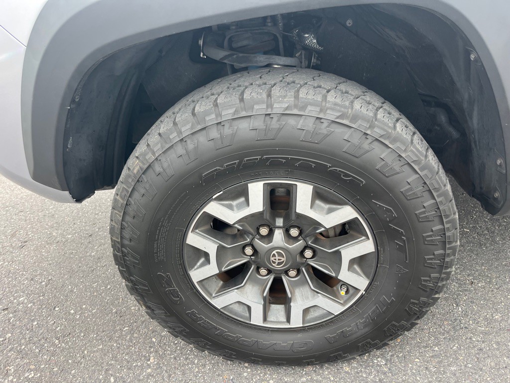 2017 Toyota Tacoma Image 12