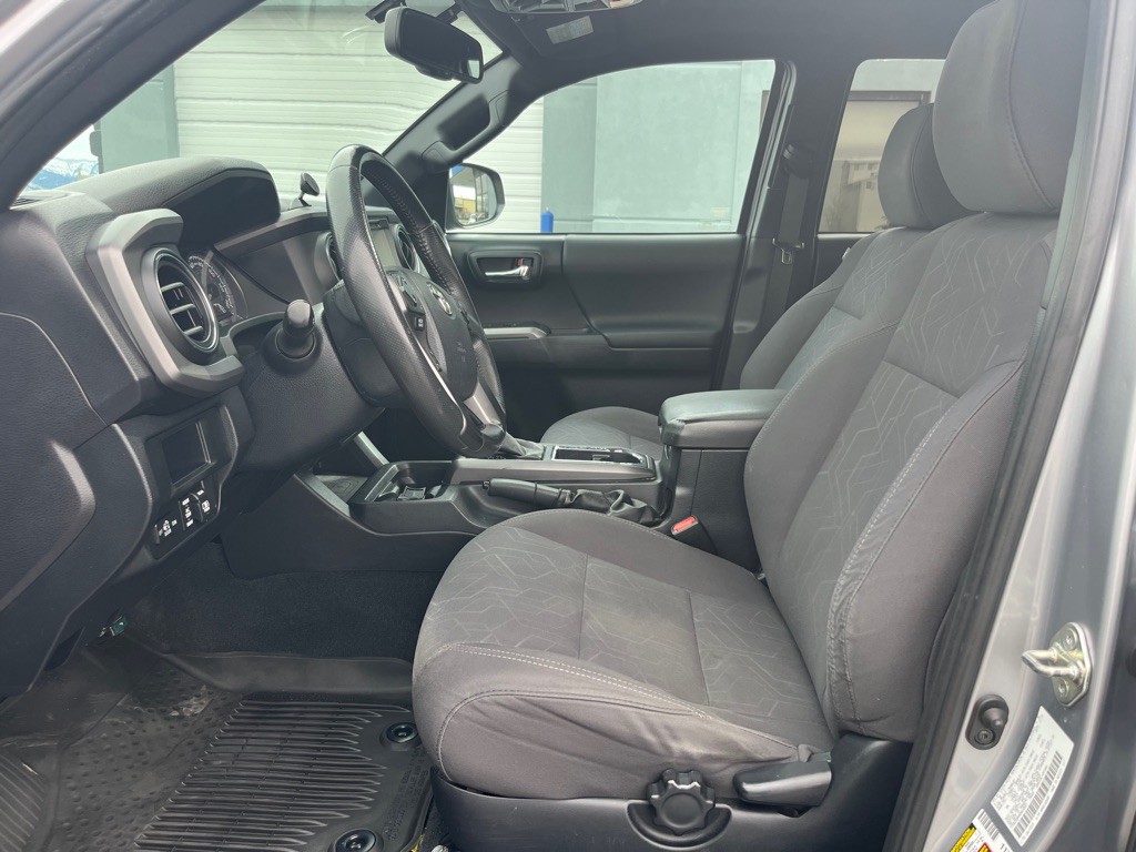 2017 Toyota Tacoma Image 14